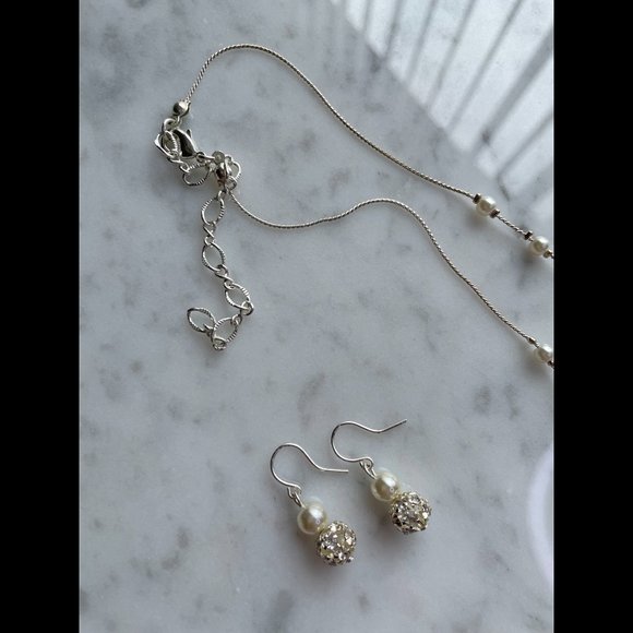 Unsigned Contemporary Pearl & Crystal Necklace & Earrings Set - Picture 6 of 6